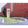 Assis-debout extérieur en acier gris Procity dans un espace public