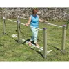 Parcours sportif barres parallèles dans un parc Parcours sportif barres parallèles dans un parc