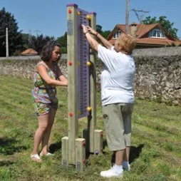 Agrès sportif pour ainés dans un parc public