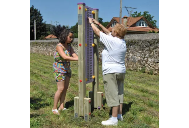 Agrès sportif pour ainés dans un parc public