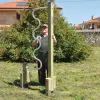 Module sportif Serpent pour séniors dans un parc public Module sportif Serpent pour séniors dans un parc public