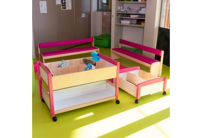 Aménagement de crèche avec meuble de rangement pour albums Aménagement de crèche avec meuble de rangement pour albums
