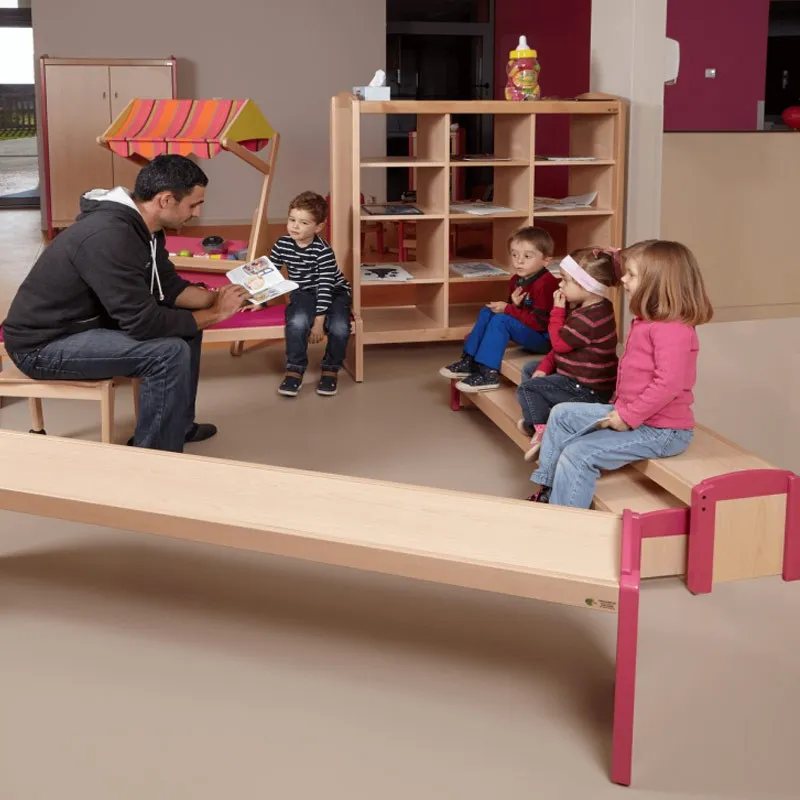 Aménagement classe maternelle avec des bancs gigognes Aménagement classe maternelle avec des bancs gigognes