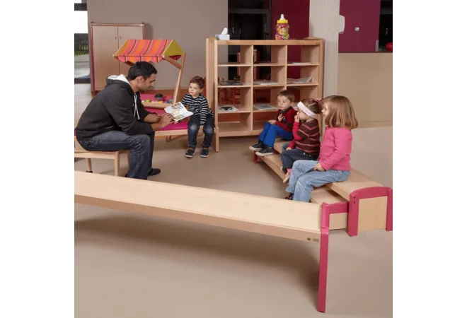 Aménagement classe maternelle avec des bancs gigognes Aménagement classe maternelle avec des bancs gigognes