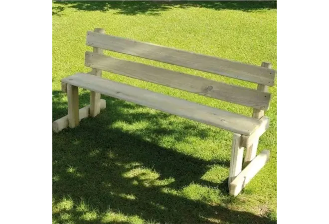 Banc junior en bois dans un parc public Banc junior en bois dans un parc public